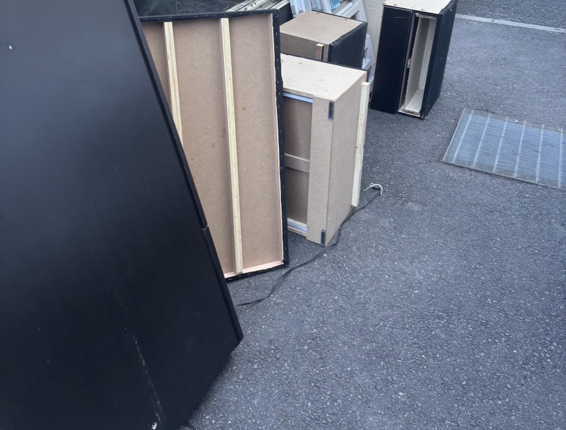 泉区立場の戸建てで解体済み収納家具をまとめて搬出